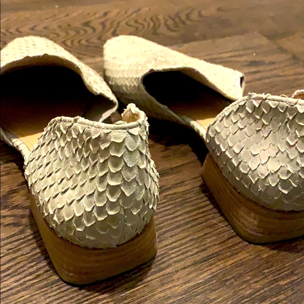 Scalloped White Heeled Shoes